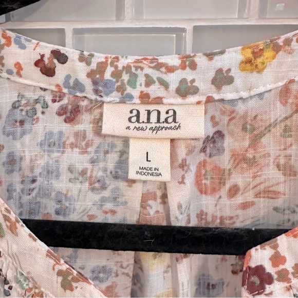 NWT ANA V-Neck Floral Tank - Picture 4 of 7